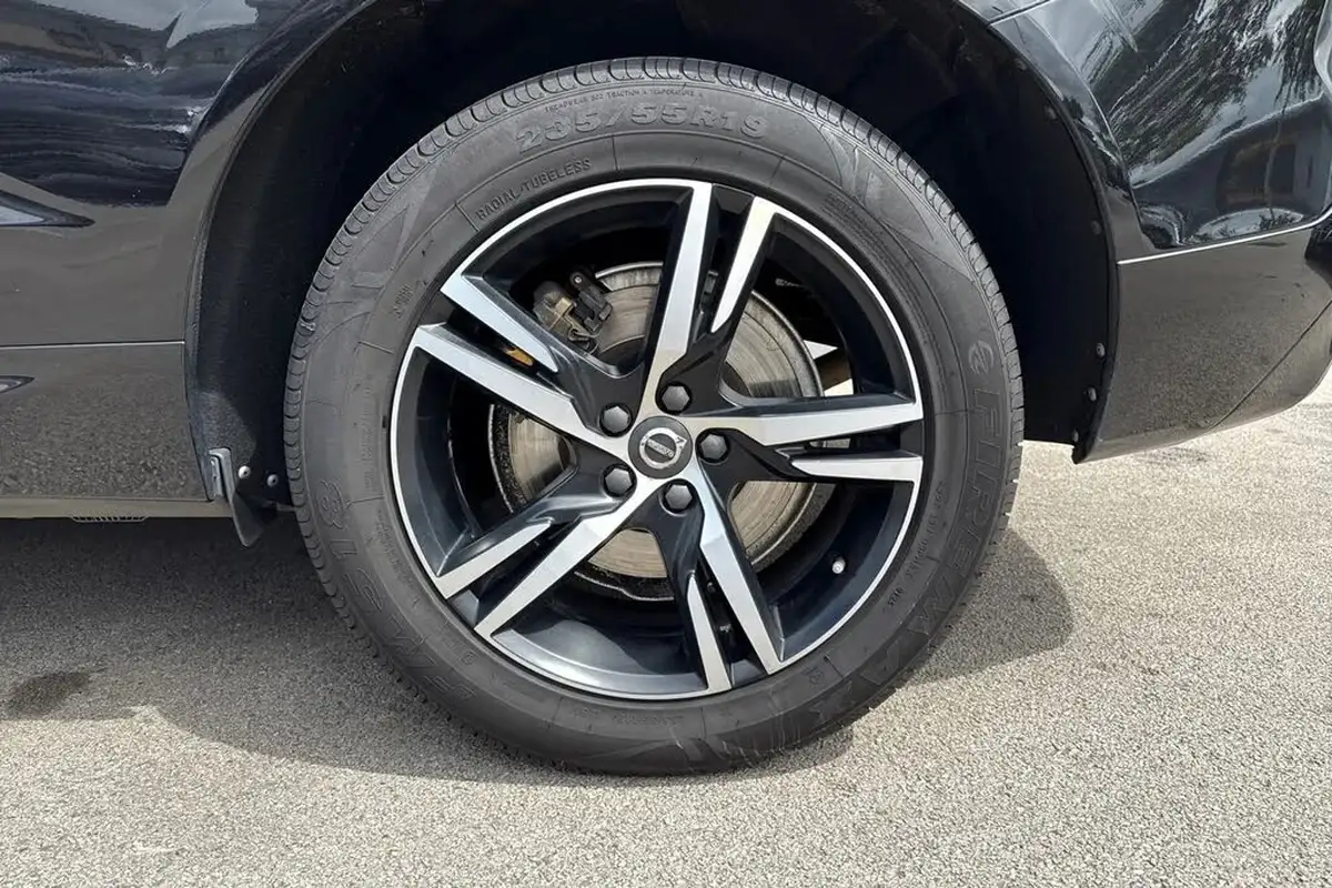 2018-volvo-xc60-20td-d4-r-design-4x4-geartronic-big-12