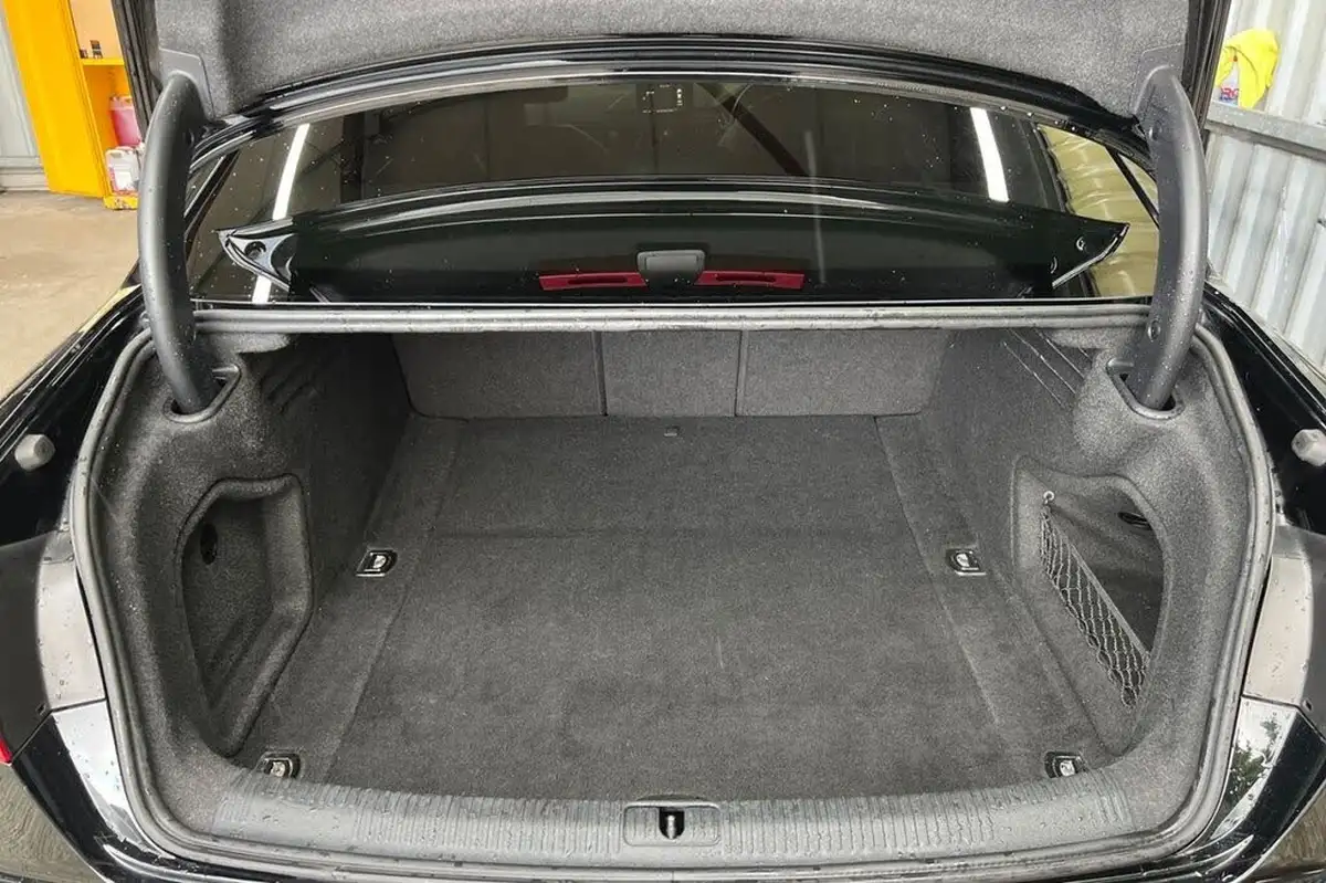 2017-audi-a4-20-tdi-quattro-black-edition-big-48