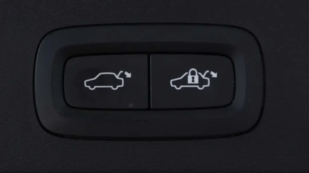 2022-volvo-xc40-e-twin-recharge-big-32