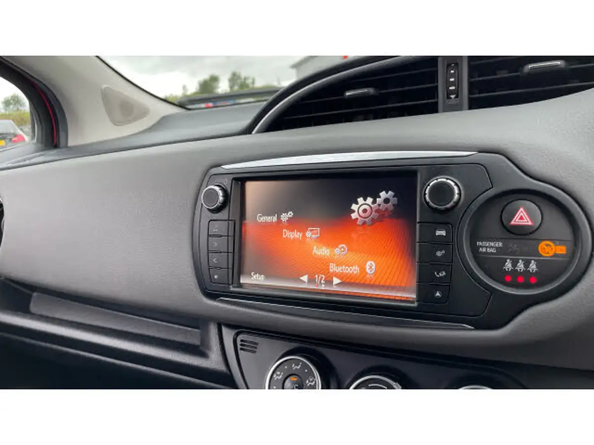 2016-toyota-yaris-133-icon-vvt-i-5d-big-29