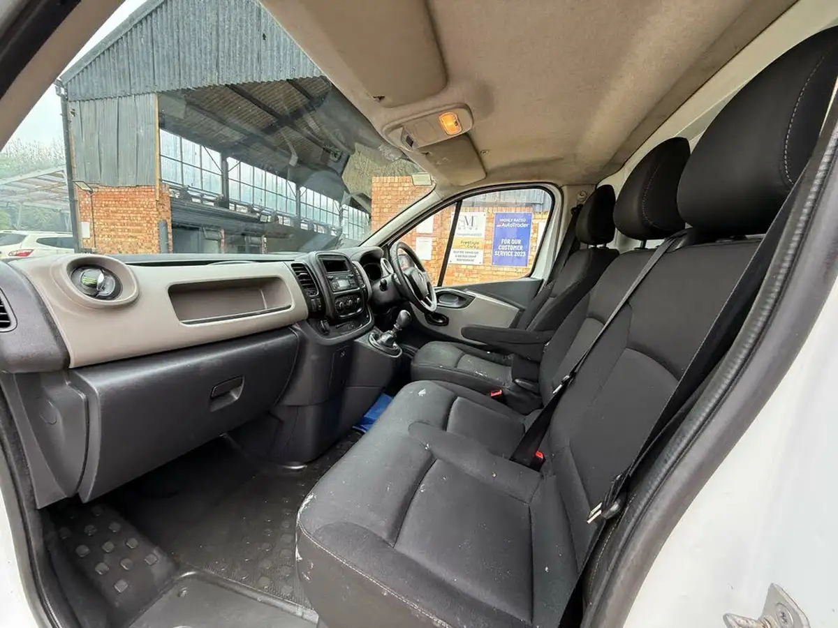 2015-renault-trafic-16dci-ll29-115-business-low-roof-van-big-12