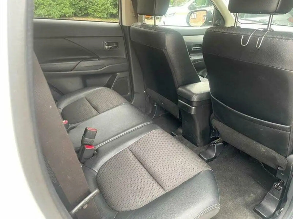 2015-mitsubishi-outlander-20-gx3h-phev-5st-big-10
