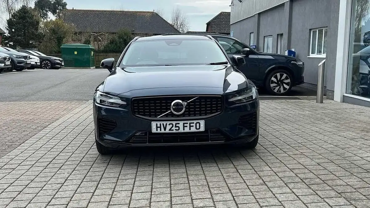 2025-volvo-v60-20-t6-plus-dark-station-wagon-big-12