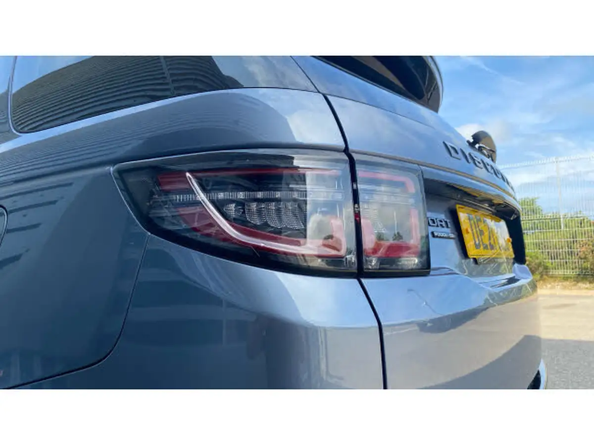 2021-land-rover-discovery-sport-15-p300e-r-dynamic-se-big-18