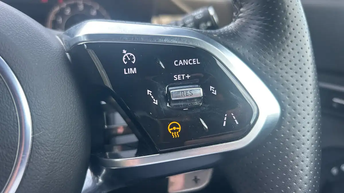 2022-jaguar-e-pace-15-p300e-r-dynamic-hse-big-28