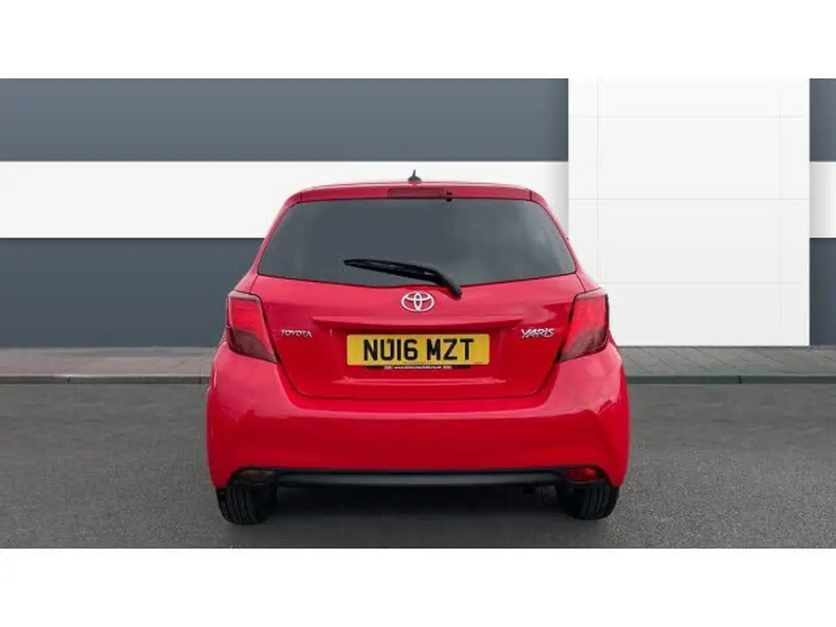 2016-toyota-yaris-133-icon-vvt-i-5d-big-5