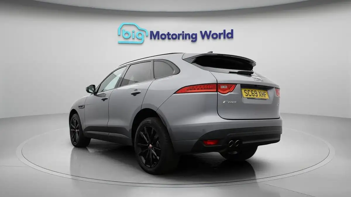 2020-jaguar-f-pace-20-i4d-chequered-flag-180ps-big-5