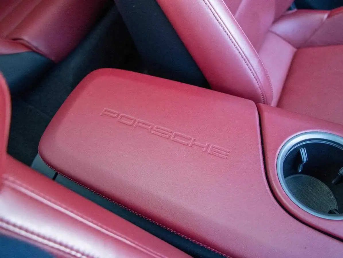 2020-porsche-taycan-e-turbo-s-big-31