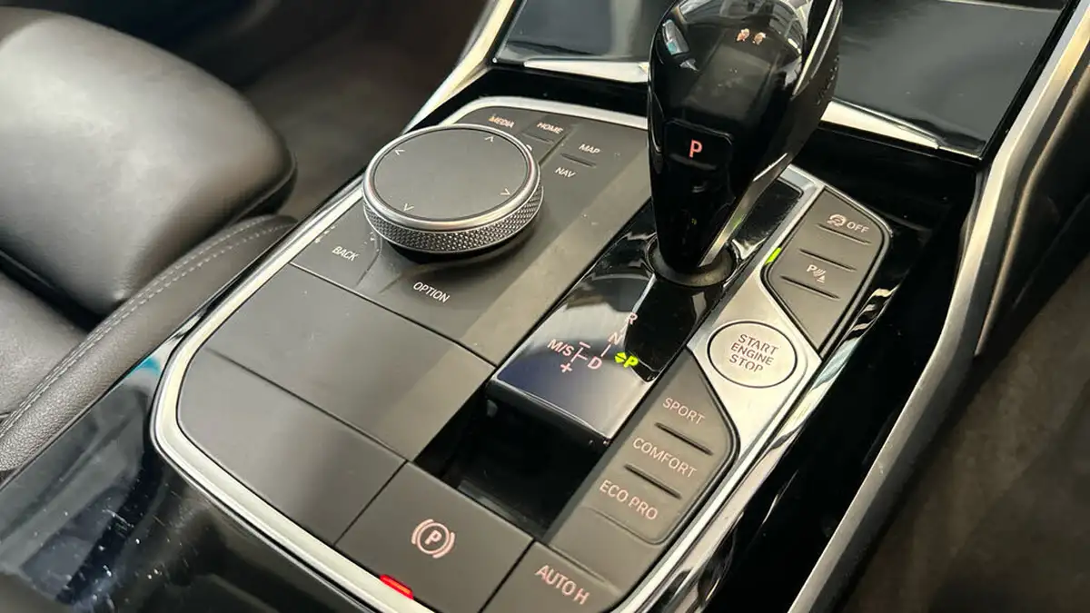 2021-bmw-3-series-20td-320d-sport-touring-5d-big-23