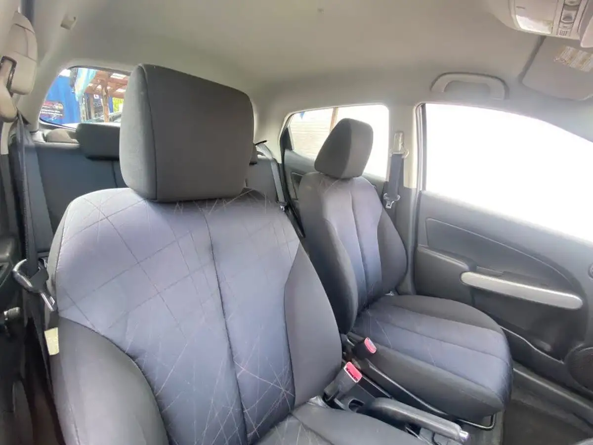 2012-mazda-mazda2-15-ts2-big-11