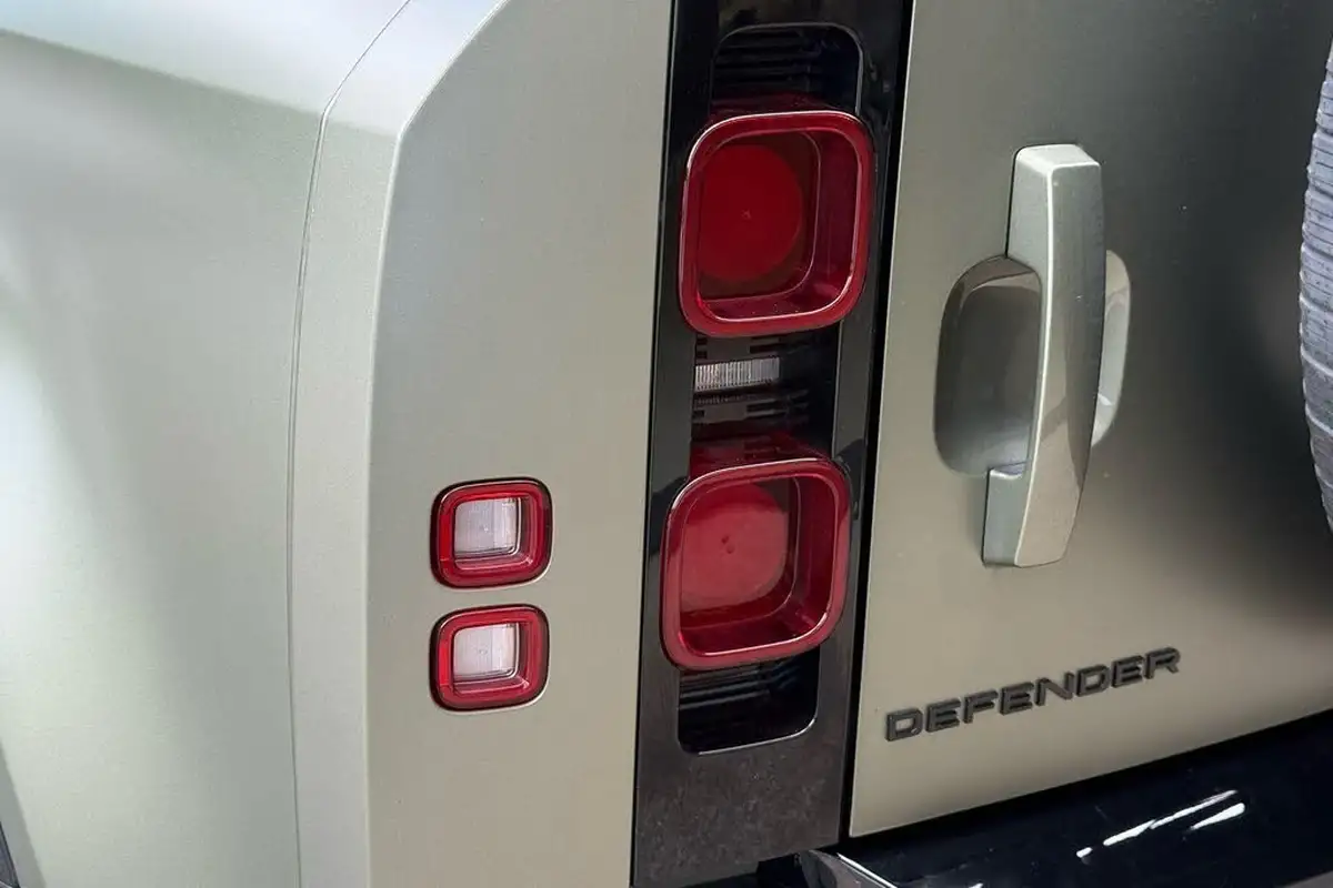 2024-land-rover-110-defender-30-d300-x-dynamic-hse-big-64