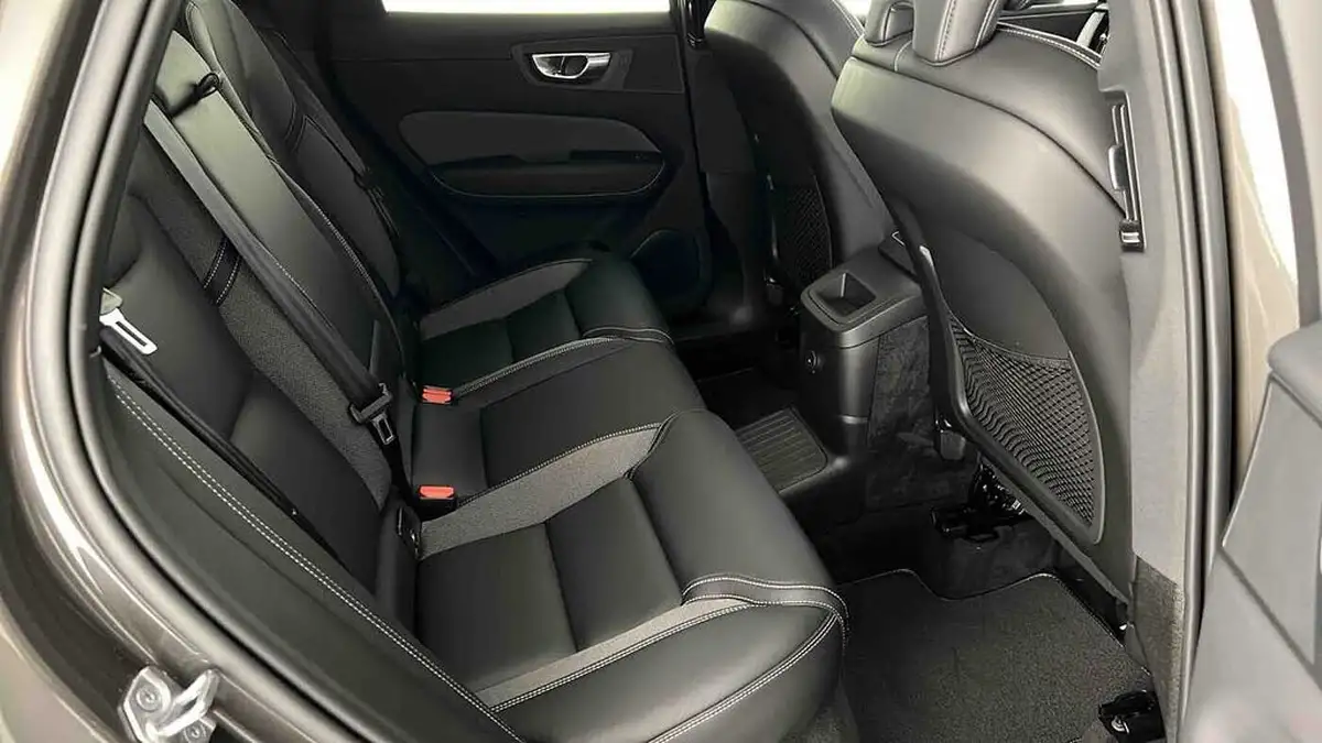 2022-volvo-xc60-20-t6-r-design-350bhp-plug-in-hybrid-big-23