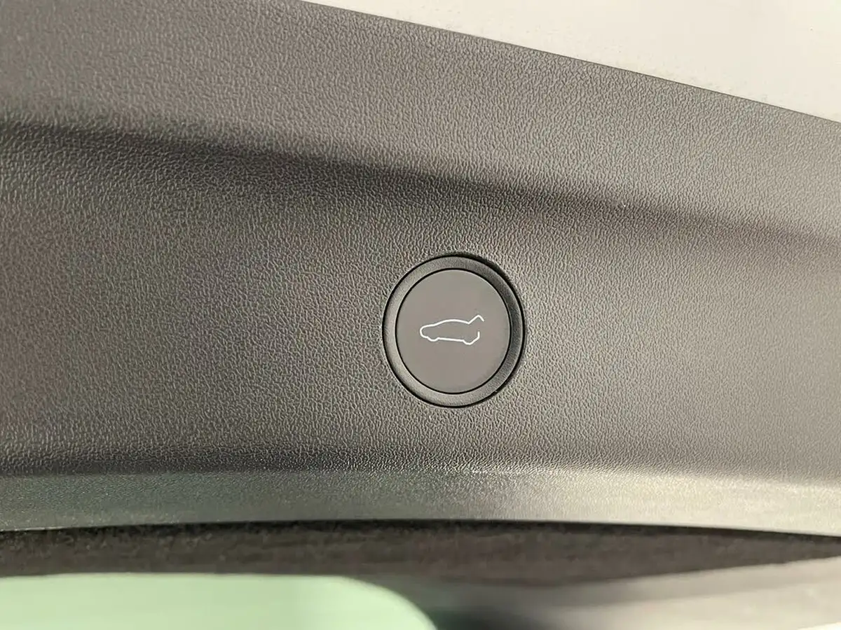 2022-tesla-model-y-e-long-range-big-24