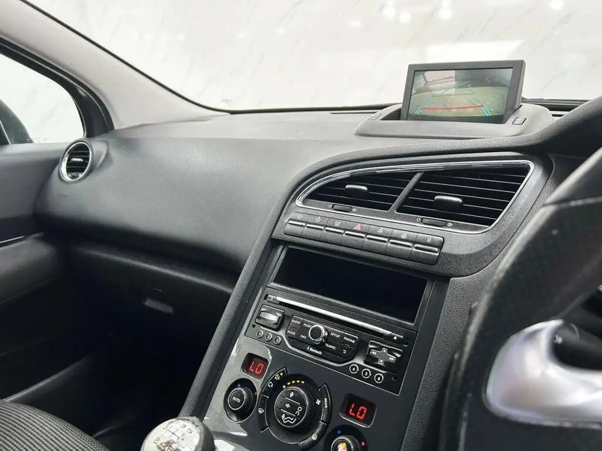 2014-peugeot-5008-16hdi-allure-big-14