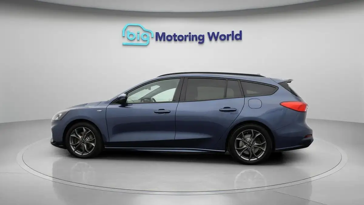 2021-ford-focus-15-st-line-estate-big-4