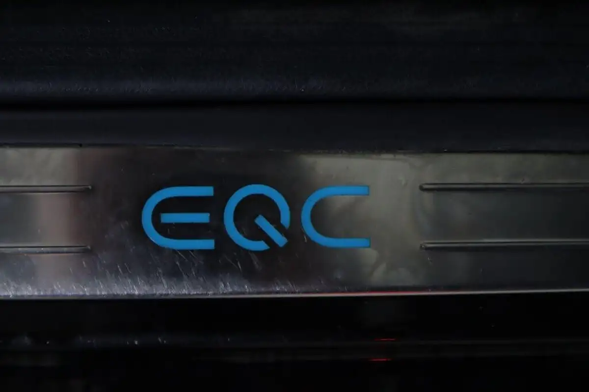 2021-mercedes-benz-eqc-e-eqc-400-amg-line-premium-big-26