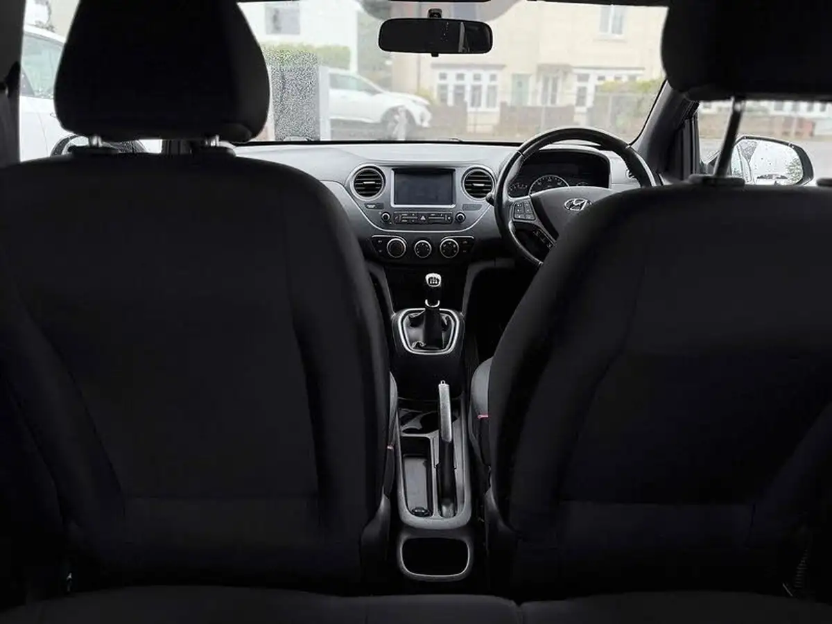 2018-hyundai-i10-10-go-se-66ps-big-24