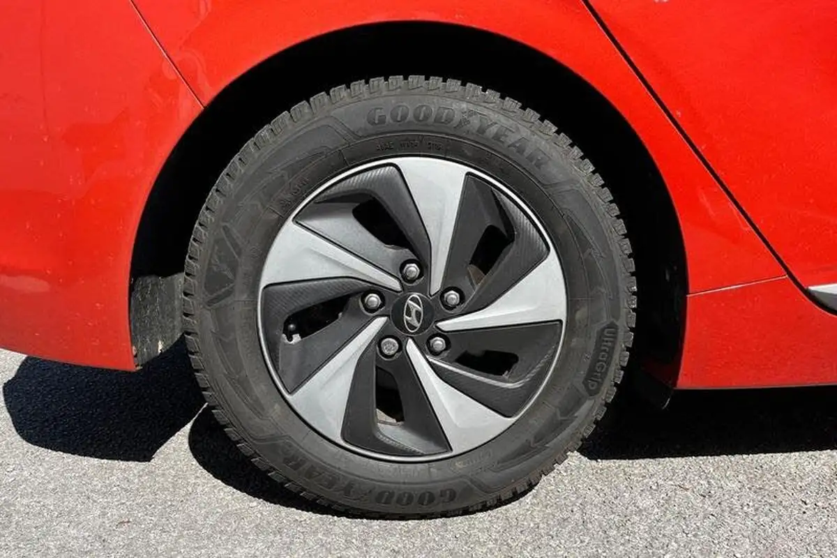 2018-hyundai-ioniq-16-gdi-premium-hybrid-big-7