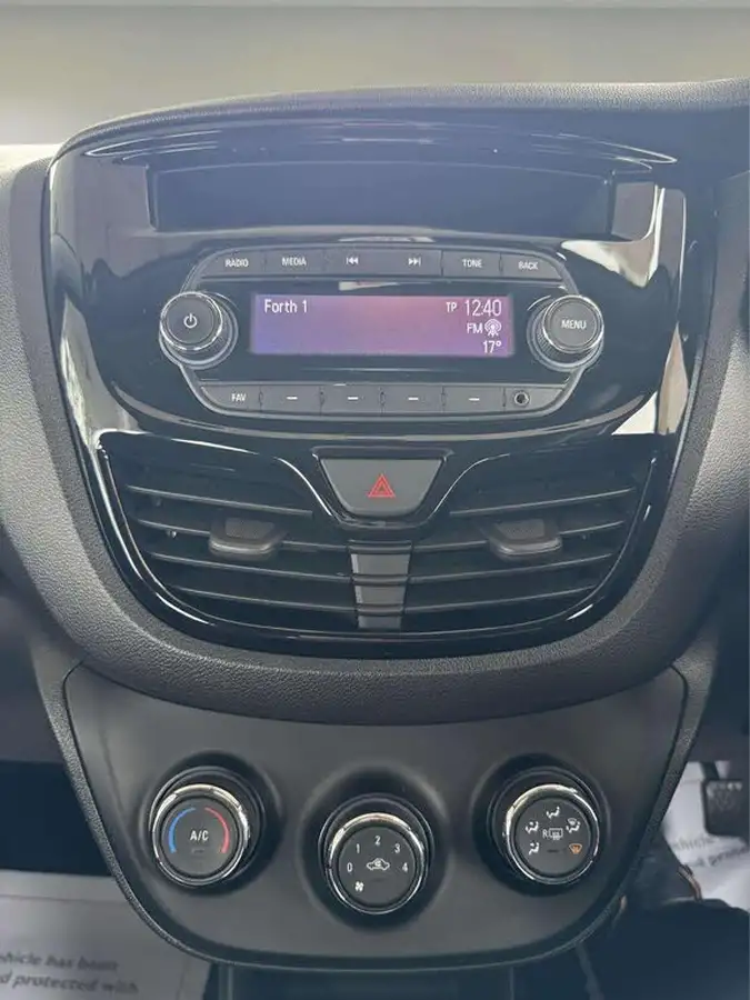 2015-vauxhall-viva-10-se-big-10