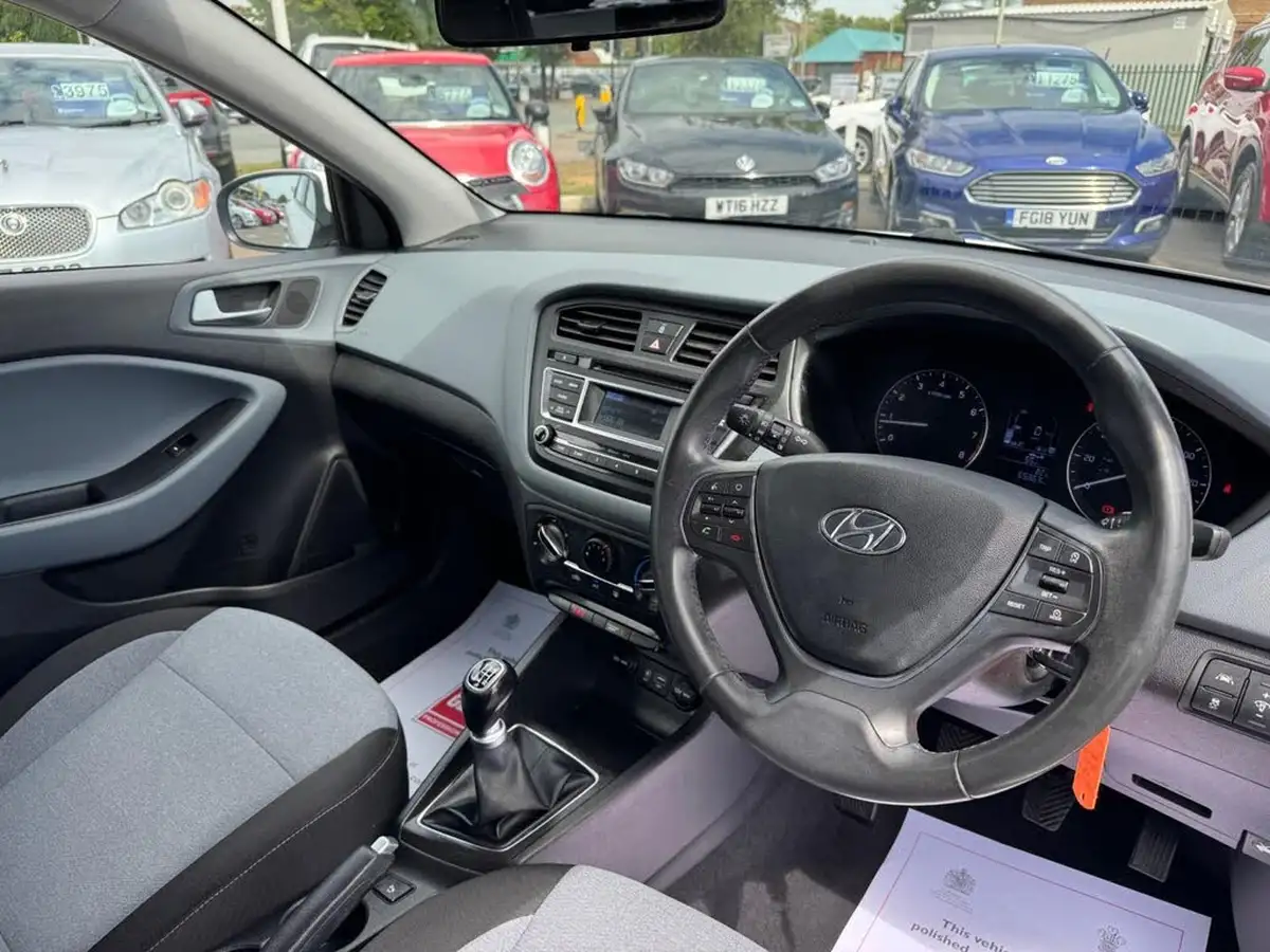 2016-hyundai-i20-12-blue-drive-se-hatchback-5d-big-11