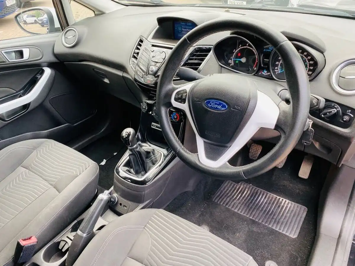 2016-ford-fiesta-10-zetec-black-edition-5d-big-1