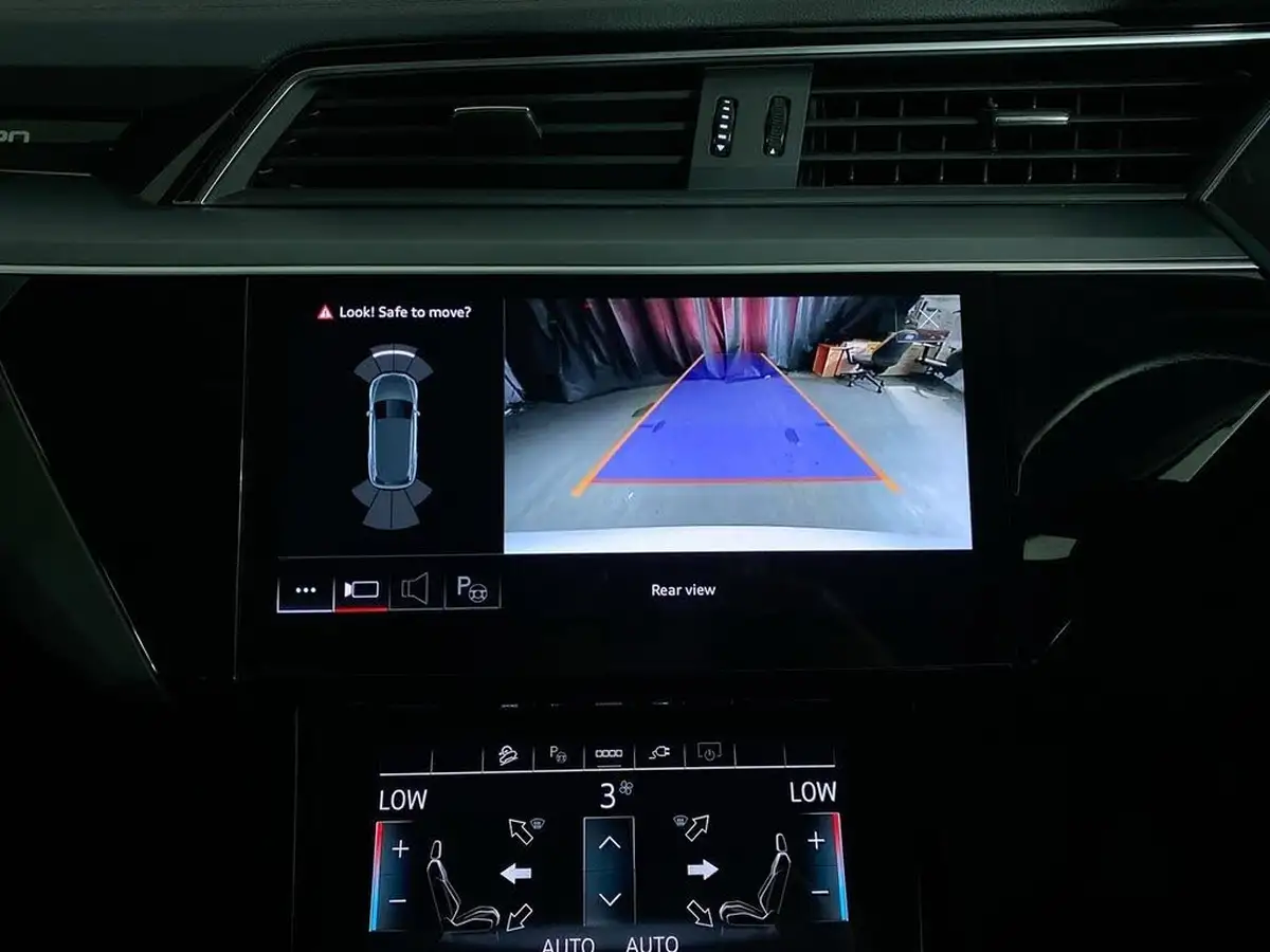 2022-audi-e-tron-55e-technik-station-wagon-big-23