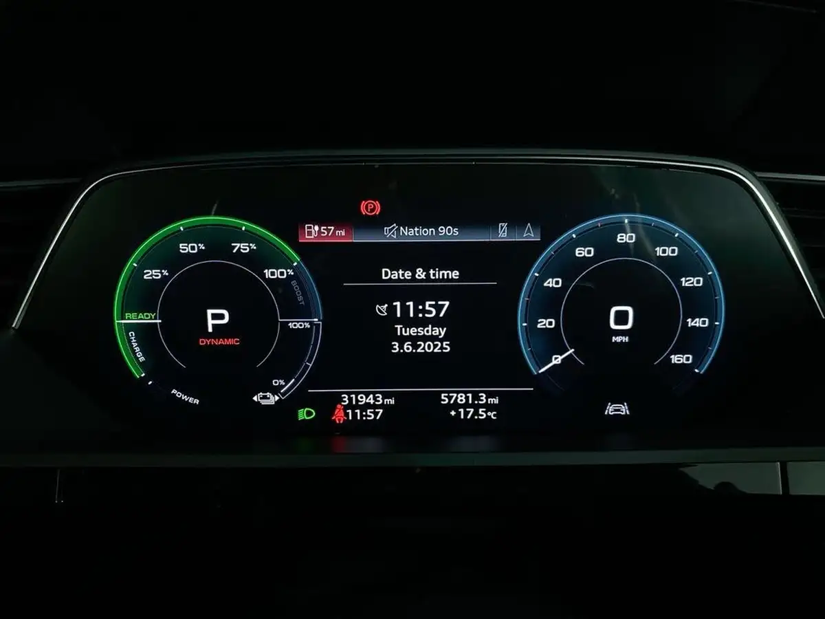 2022-audi-e-tron-55e-technik-station-wagon-big-27