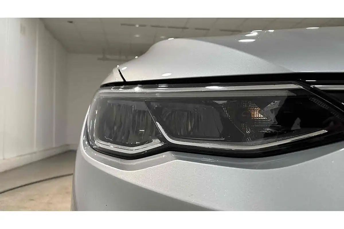 2022-volkswagen-golf-20tdi-life-hatchback-big-16