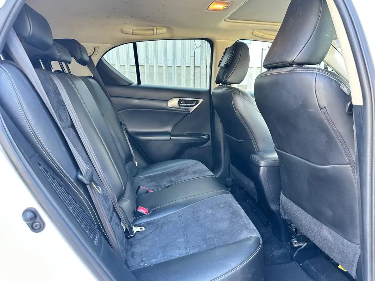 2016-lexus-ct-200h-18-advance-plus-big-21