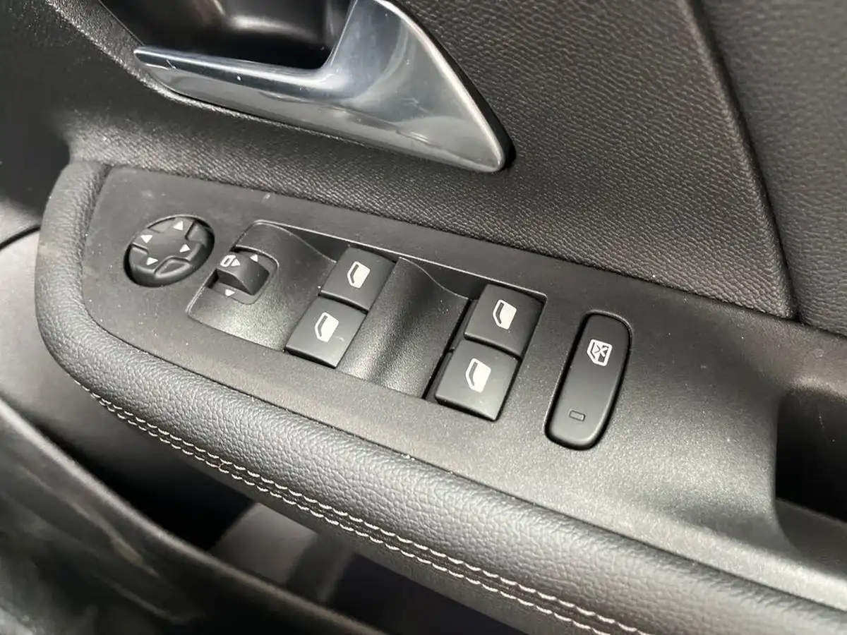 2023-vauxhall-mokka-12-ultimate-130ps-auto-big-19