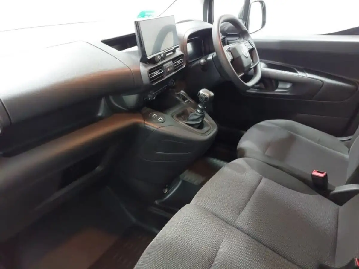 2024-citroen-berlingo-15-bluehdi-m-enterprise-100pseu6e-big-4