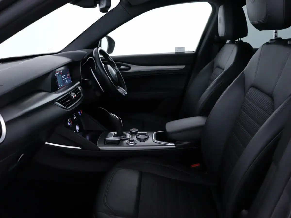 2022-alfa-romeo-stelvio-20-sprint-197bhp-big-34
