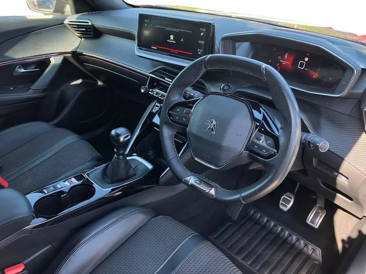 2022-peugeot-2008-suv-12-puretech-gt-big-7