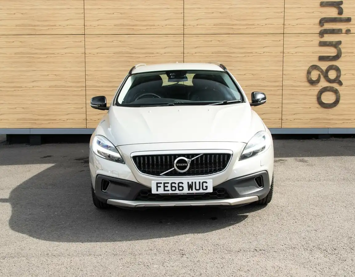 2016-volvo-v40-15-t3-cross-country-pro-big-5