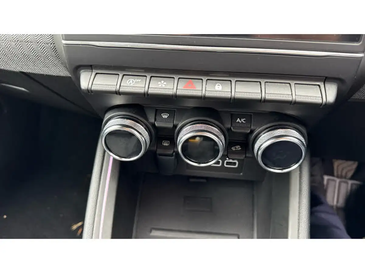 2024-renault-clio-10-tce-techno-big-29