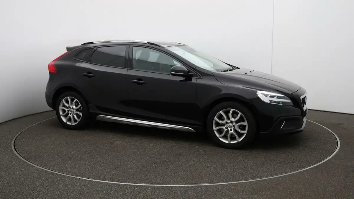 2018-volvo-v40-15-t3-cross-country-pro-big-36