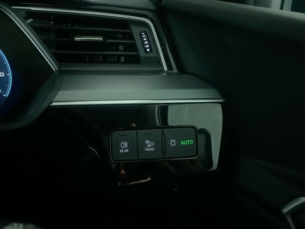 2022-audi-e-tron-55e-technik-station-wagon-big-22