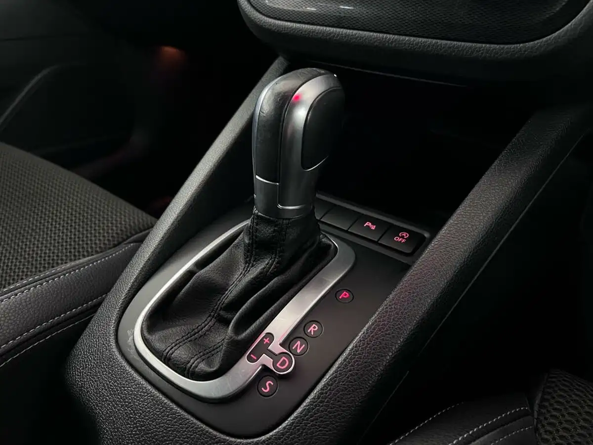 2017-volkswagen-scirocco-20-tsi-gt-bmt-dsg-big-26