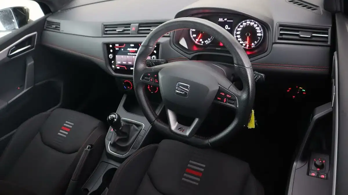 2020-seat-ibiza-10-mpi-fr-big-9