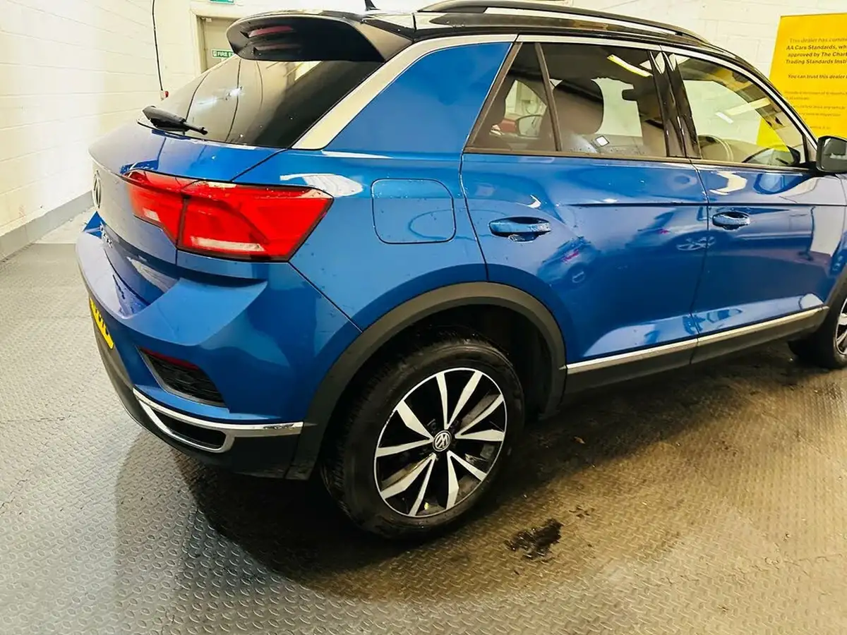 2019-volkswagen-t-roc-10-tsi-design-big-30