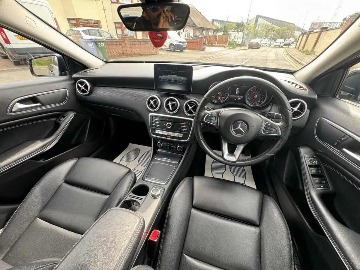 2017-mercedes-benz-a-class-16-a180-sport-ss-7g-dct-big-38