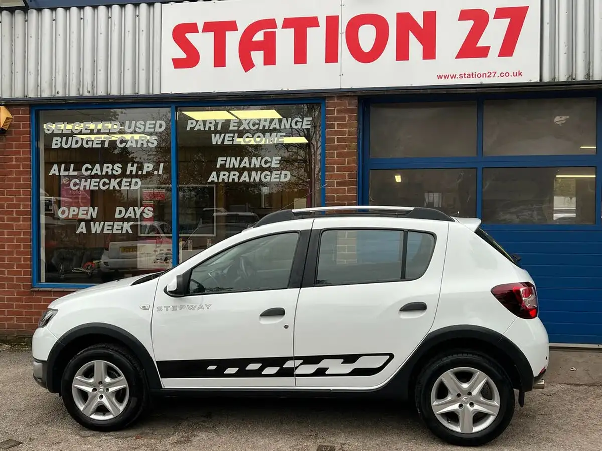 2014-dacia-sandero-stepway-15d-laureate-big-0
