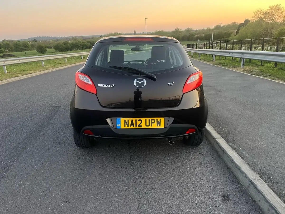 2012-mazda-mazda2-15-ts2-big-5