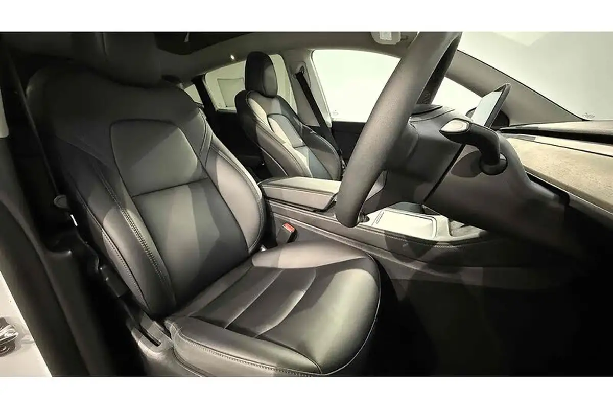 2023-tesla-model-y-e-long-range-big-24