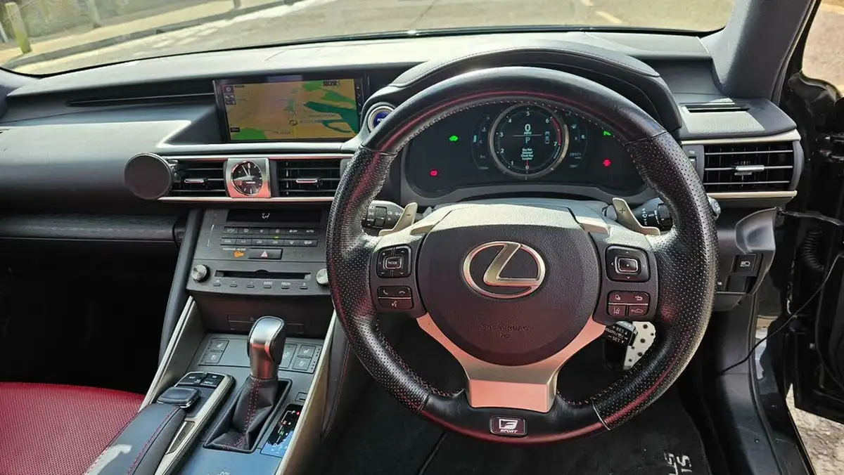2020-lexus-is-300h-25-f-sport-big-11
