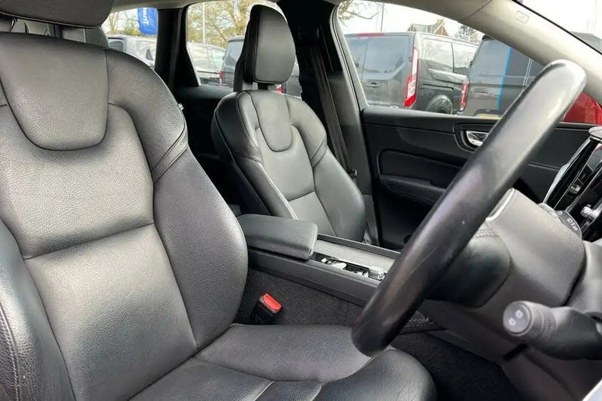 2018-volvo-xc60-20-t5-momentum-pro-250bhp-awd-big-16
