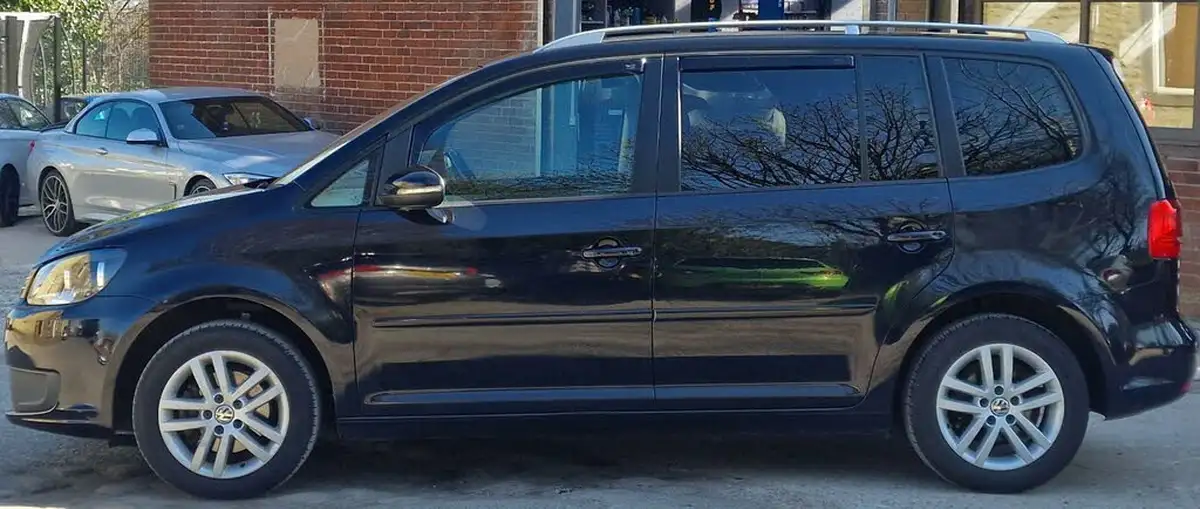 2013-volkswagen-touran-16td-bluemotion-se-dsg-big-4