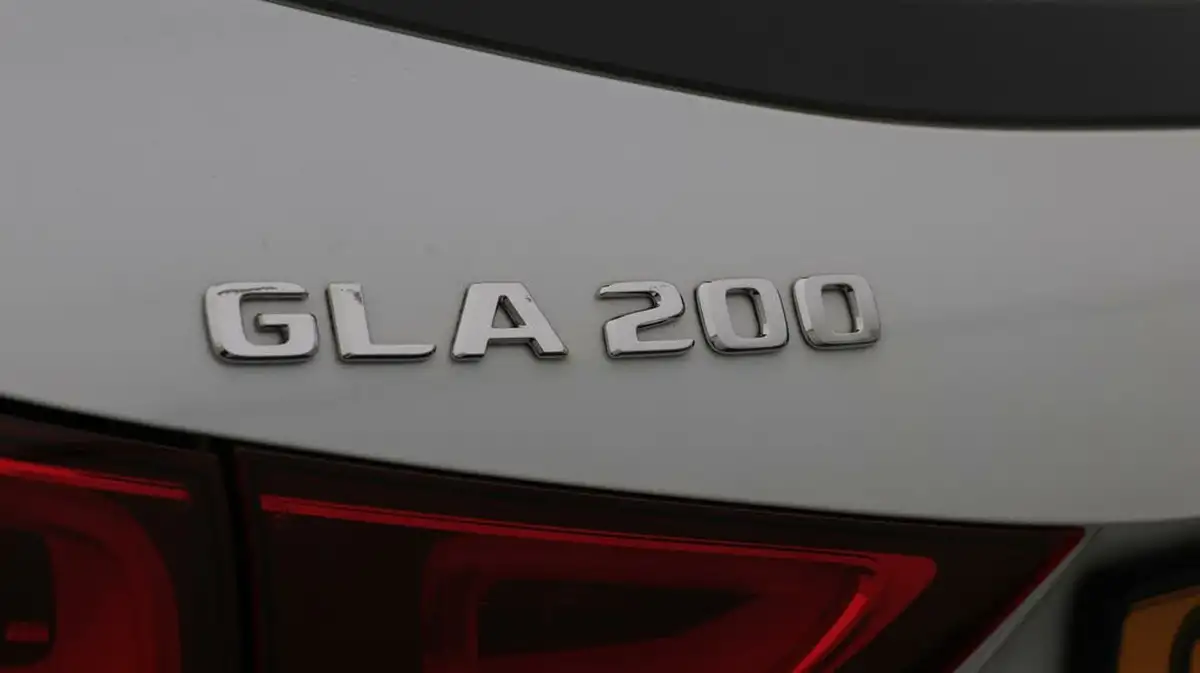 2020-mercedes-benz-gla-class-13-gla-200-sport-big-21