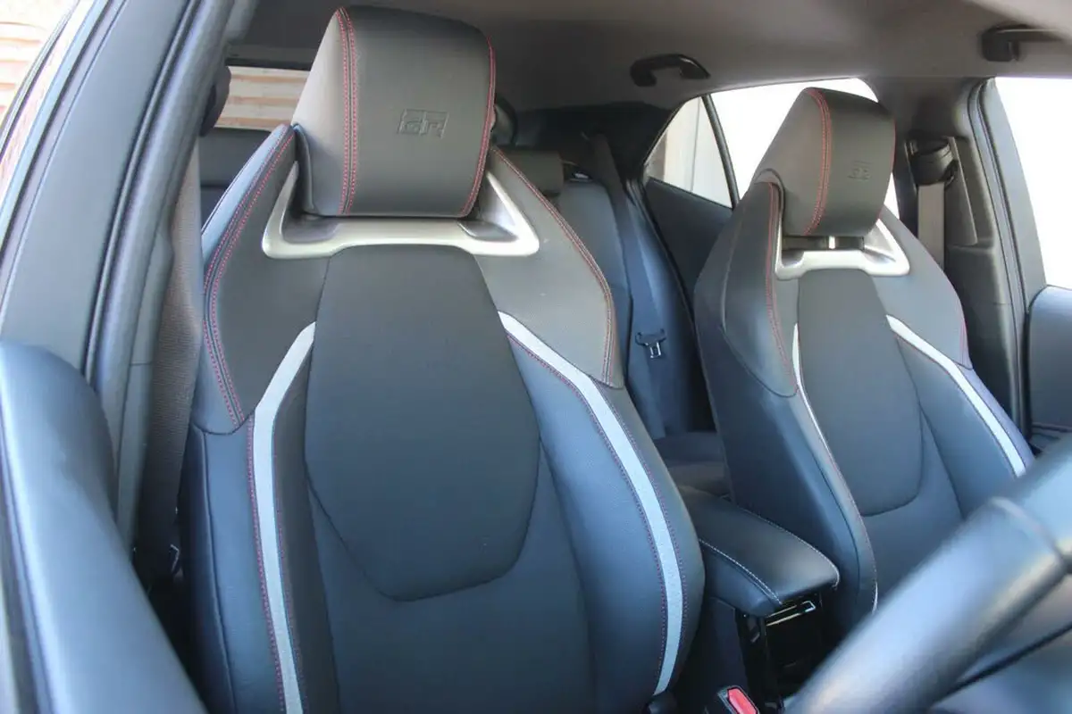 2023-toyota-corolla-20-vvt-i-gr-sport-193bhp-hatchback-big-4