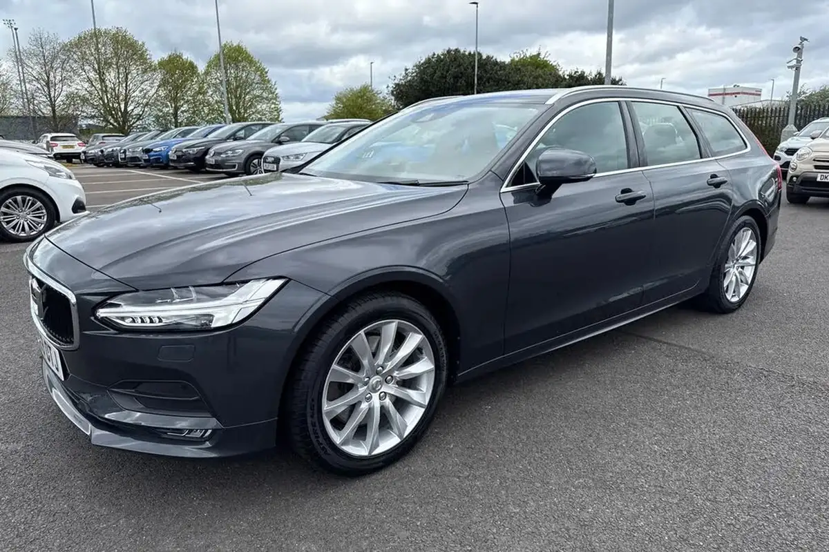 2019-volvo-v90-20-t4-momentum-pro-big-26